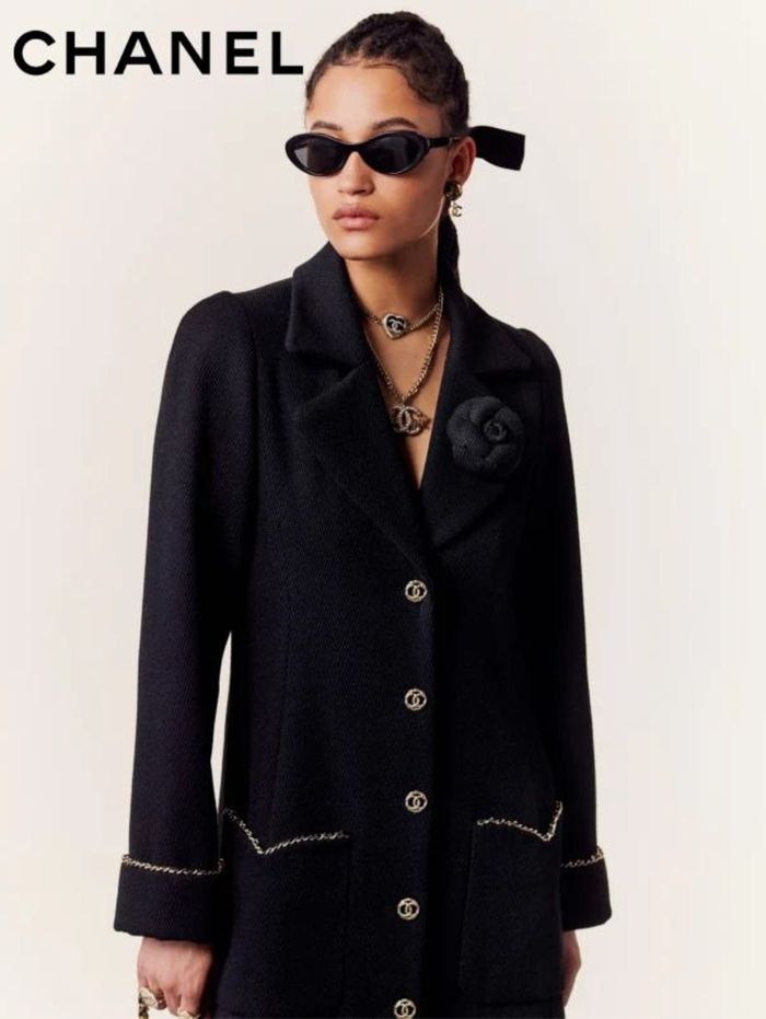 Chanel catalogue | Chanel Fall-Winter 2023-24 Pre-Collection | 2023-09-11 - 2023-12-11