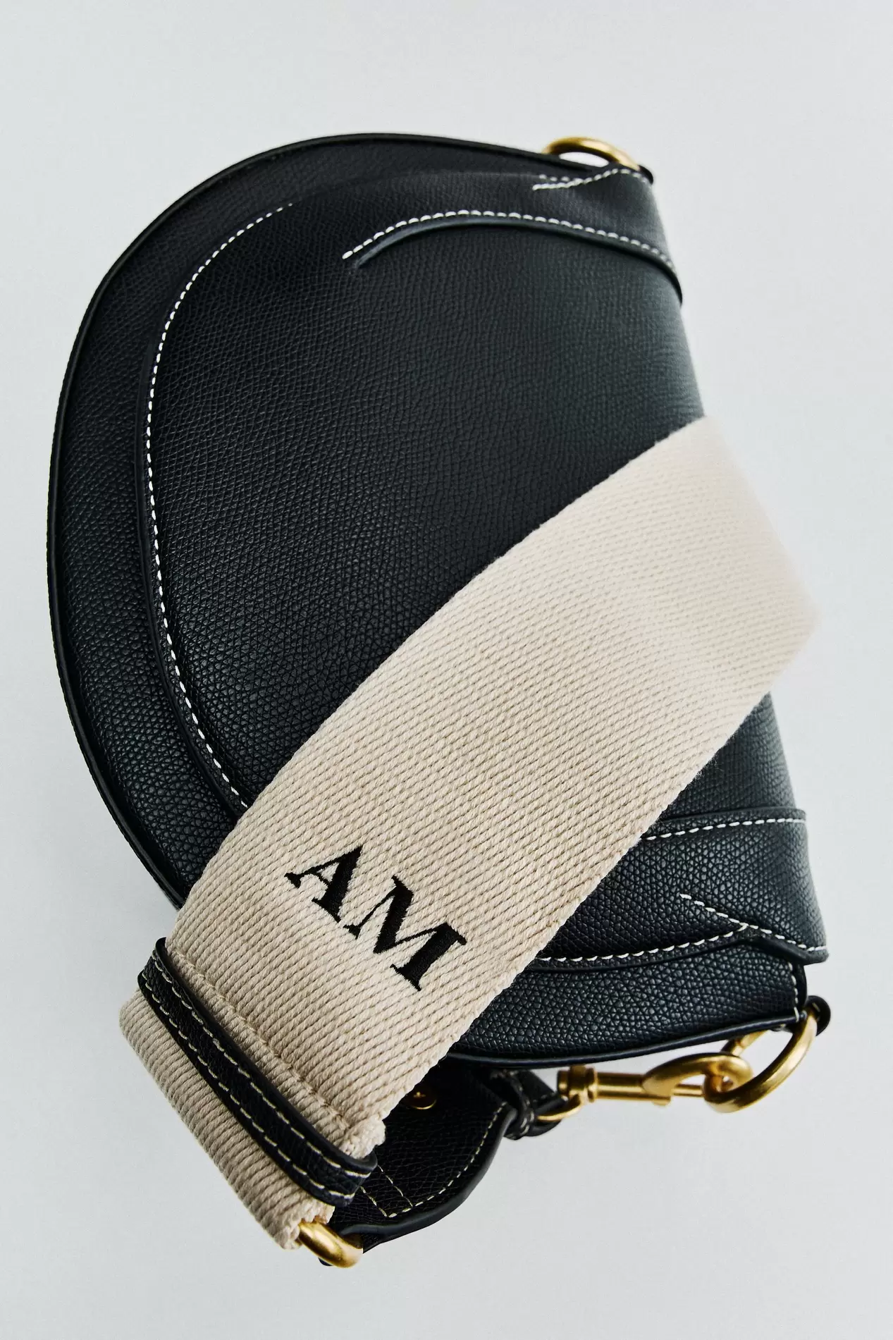 CONTRASTING TOPSTITCHING CROSSBODY BAG offers at $59.9 in ZARA