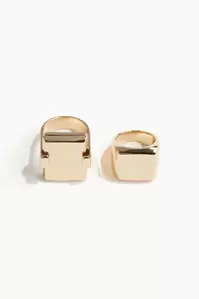 2-pack Signet Rings offers at $34.99 in H&M