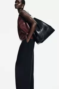 Bucket Bag offers at $64.99 in H&M