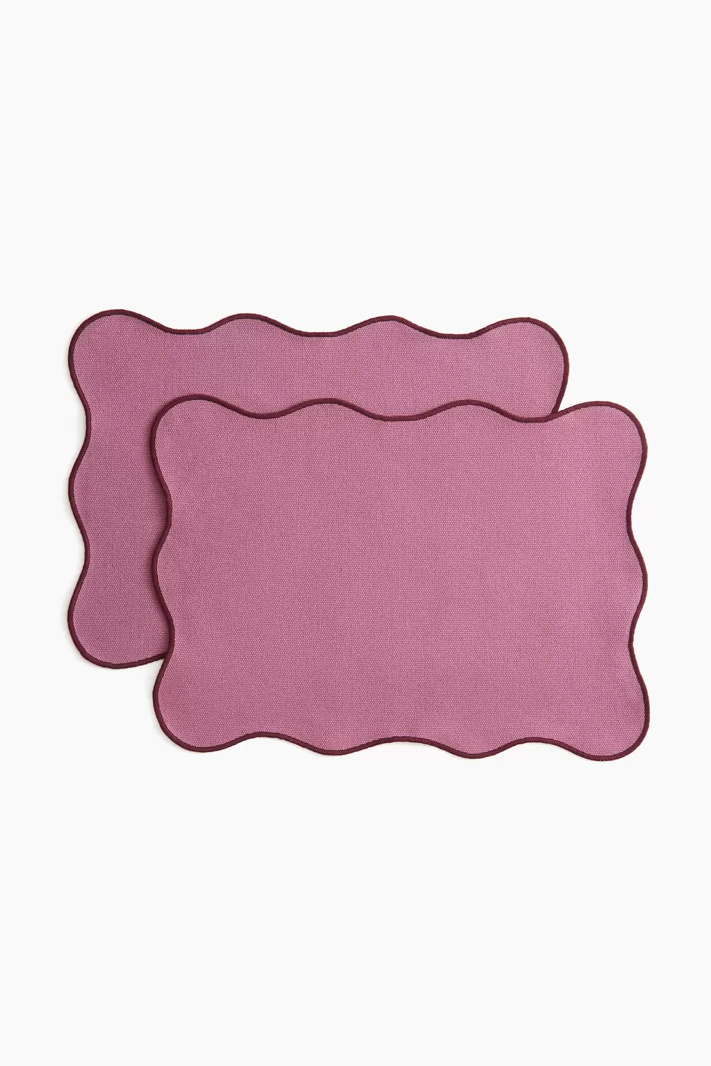 2-pack Scallop-edged Placemats offers at $24.99 in H&M