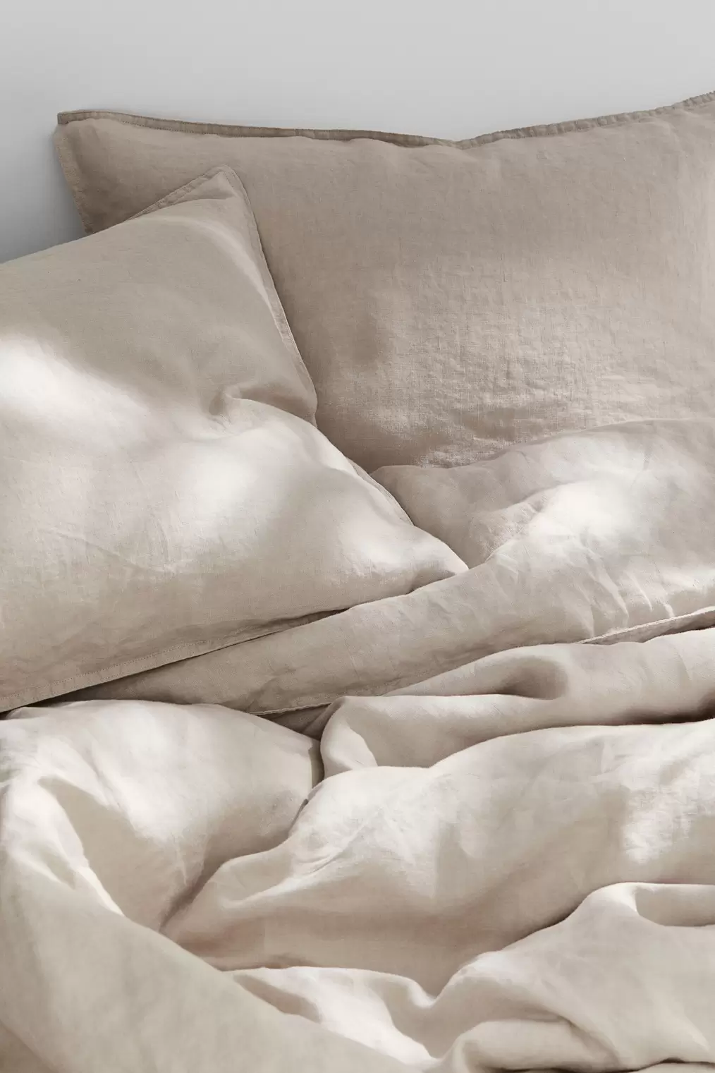 Linen King/Queen Duvet Cover Set offers at $199 in H&M