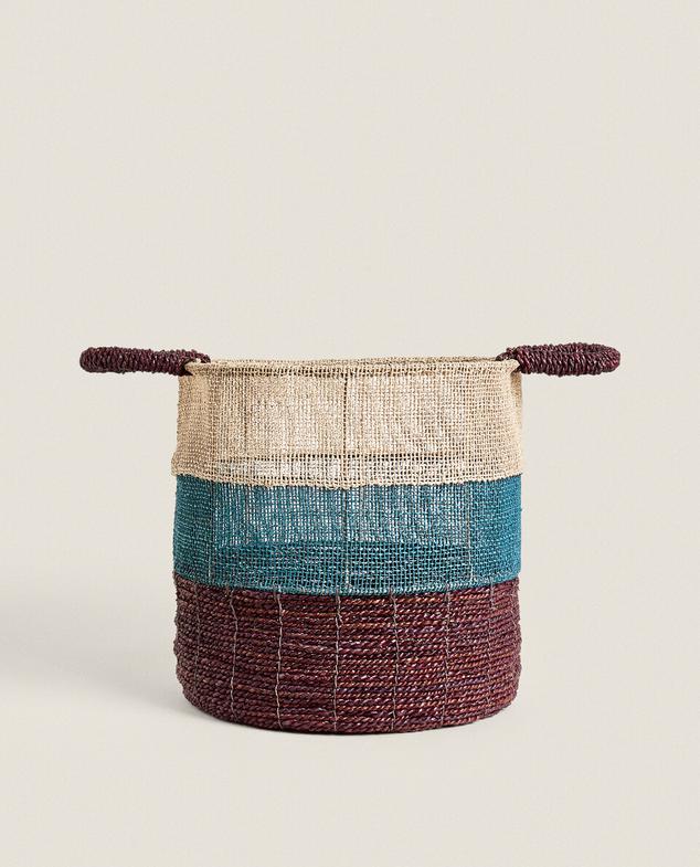 SEAGRASS COLOR BLOCK PALM LEAF BASKET offers at $159 in ZARA HOME