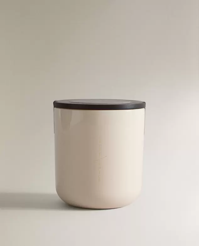 (500 G) CÈDRE ÉPICÉ SCENTED CANDLE offers at $39.9 in ZARA HOME