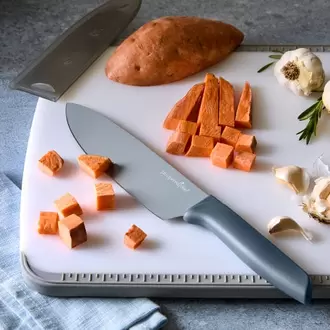 Coated Chef's Knife offers at $25 in Pampered Chef