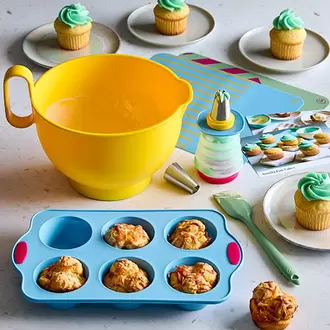 Cupcake Baking Set offers at $75 in Pampered Chef