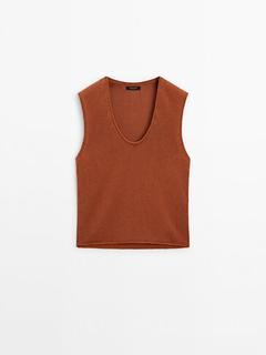Knit top with neckline detail offers at $79.9 in Massimo Dutti