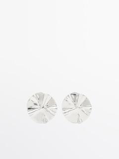 Earrings with textured piece detail offers at $79.9 in Massimo Dutti