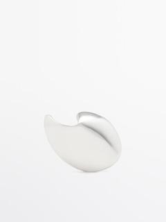 Teardrop brooch offers at $79.9 in Massimo Dutti