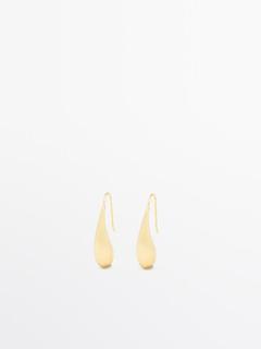 Hook drop earrings offers at $65.9 in Massimo Dutti