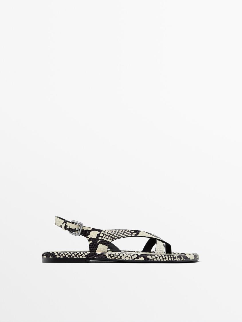 Padded flat sandals offers at $199 in Massimo Dutti
