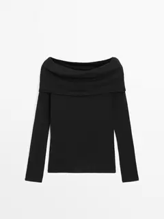 Cotton blend off-the-shoulder T-shirt offers at $79.9 in Massimo Dutti