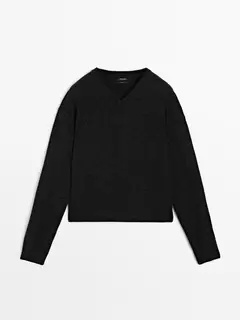 100% wool knit sweater offers at $129 in Massimo Dutti