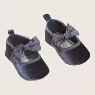 Rise Little Earthling Velvet Dress Shoes offers at $12.5 in Mastermind Toys