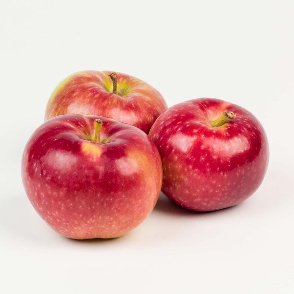 Cortland Apples 3,63 kg offers at $8.49 in Mayrand